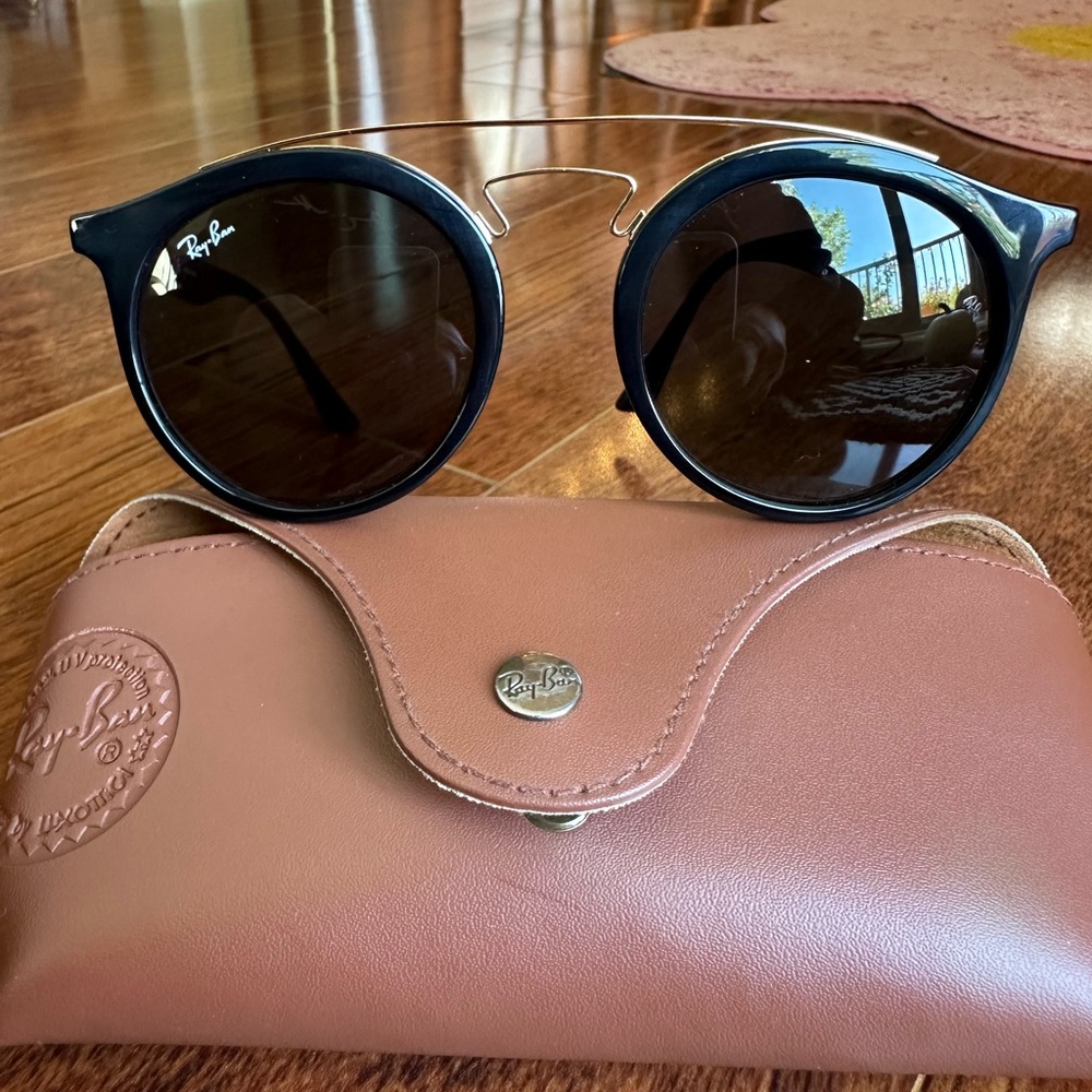 Ray Ban 4256 Gatsby Sunglasses - Like New Condition